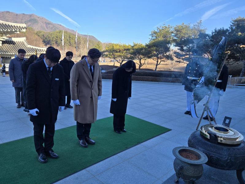 전북지방조달청, 2026년 신년 맞아 현충탑 참배
