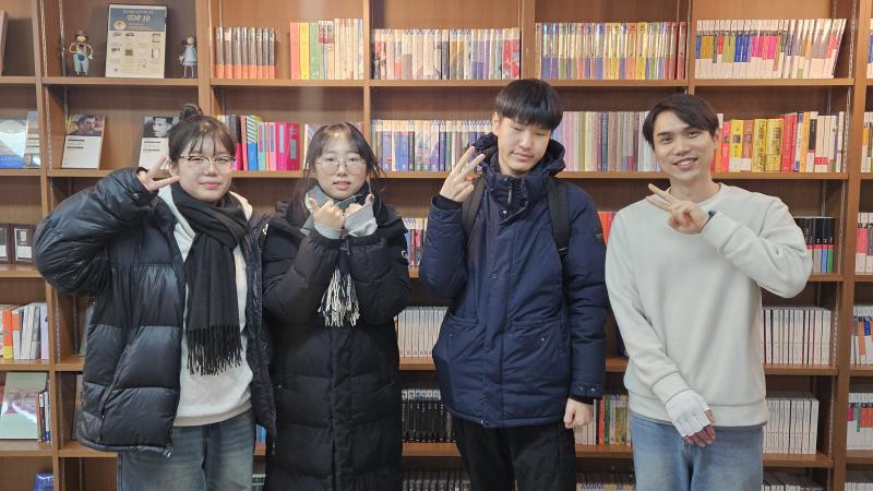 [달그락달그락] 얘들아! 서점 가자!
