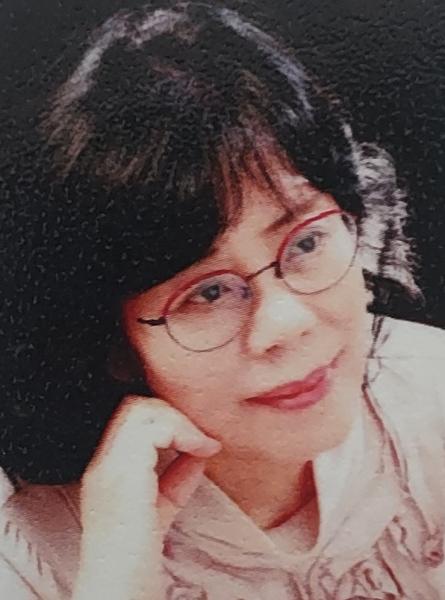 시집을 열면 꽃향기가 일고 꽃씨가 터진다