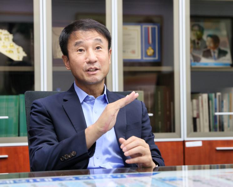 [새전북이 만난 사람]국회·청와대 두루 거친 전략통… 짧은 임기 속 안정 리더십 '시험대'