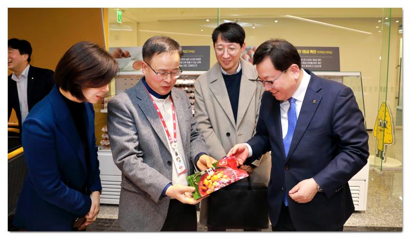 NH농협은행 전북본부, ㈜하림 방문...환리스크 관리 등 금융지원 협의