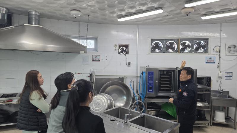 장수소방서, “주방화재, 후드·덕트 청소와 K급 소화기가 답”