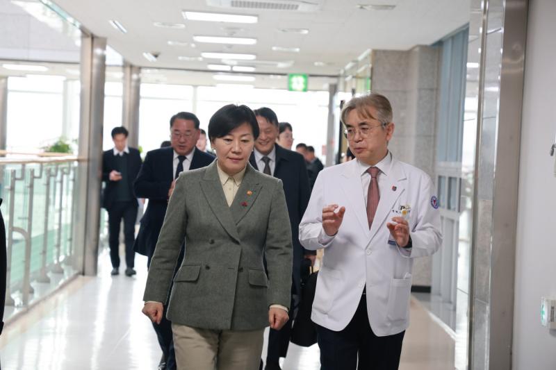 농림축산식품부 송미령 장관, 원광대학교병원 방문해 특수건강검진 간담회 참석