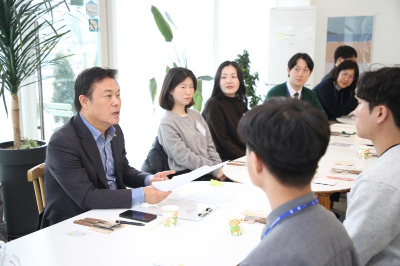 “회의실 대신 카페로” 정읍시, MZ세대 공무원 마음잡는 소통
