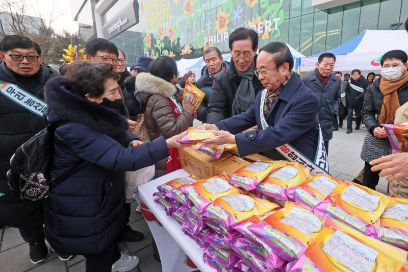 임실군, 설맞이 수도권 소비자 집중공략…직거래장터 인기