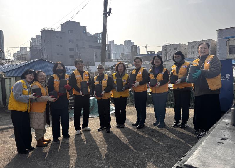 새이리봉사회, 영등1동에 '사랑의 연탄 나눔'