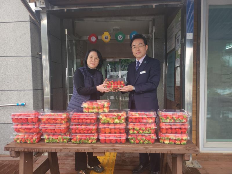 고창군 체류형 농업창업지원센터, 수확한 딸기로 따뜻한 나눔 실천