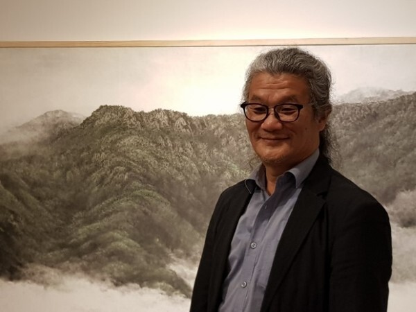 여백 속 사유의 공간을 강조하다