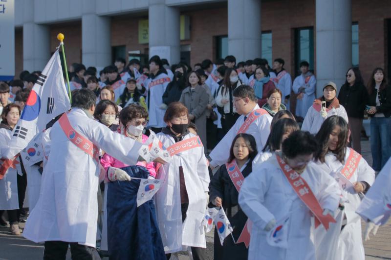 [달그락달그락] 군산 3.1운동 100주년 기념관 일대서 울려 퍼진 ‘대한독립만세’ 
