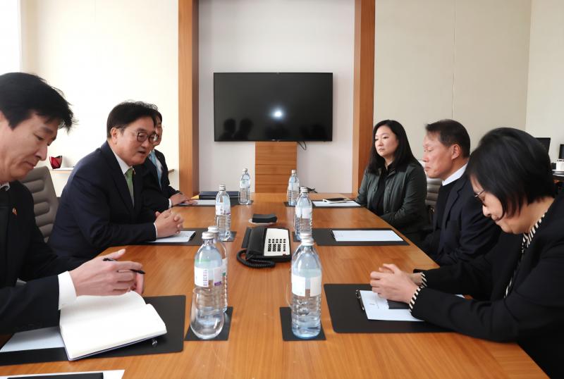 우원식 의장, 오스트리아서 이태원 참사 유가족 면담