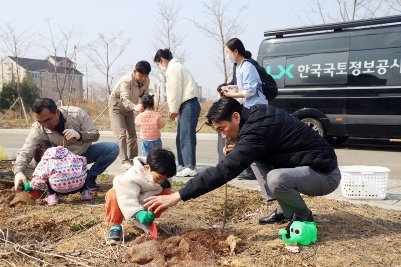 미래‘꿈나무’들과 함께 우리동네 사랑의 숲 만들어가요