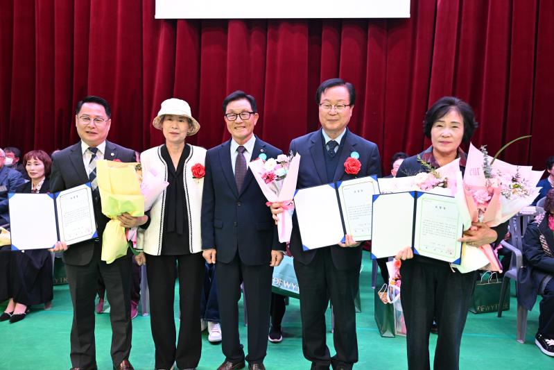 완주군 의회 이순덕·성중기 의원, ‘2026 효도대상 시상식’서 표창 수상