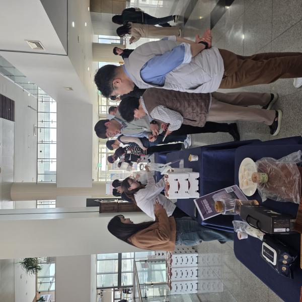 완주몰, 제철 딸기 직거래 장터 성공적 마무리