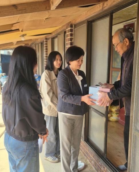 고창군, 통합돌봄 대상자 가구 찾아 돌봄 패키지 전달