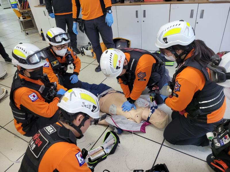 정읍소방서, 실전 같은 ‘심정지 환자 대응 팀워크 훈련’가져
