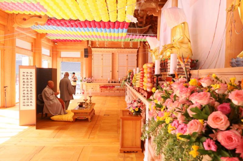 '화마 딛고 1,860일 만에 가람 재건'