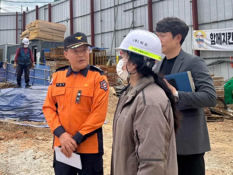 최길웅 부안소방서장, 나래청소년수련관 안전 점검 실시
