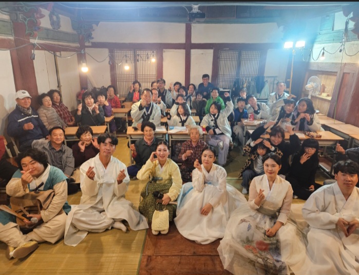 숙박형 첫 회에 외국인들이 참가하다