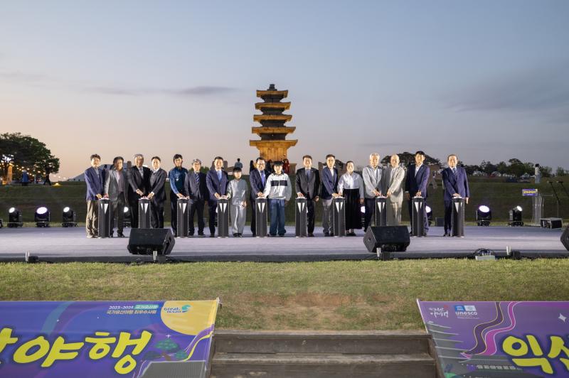 달빛 아래 깨어난 익산백제왕궁…7만여 명 몰렸다