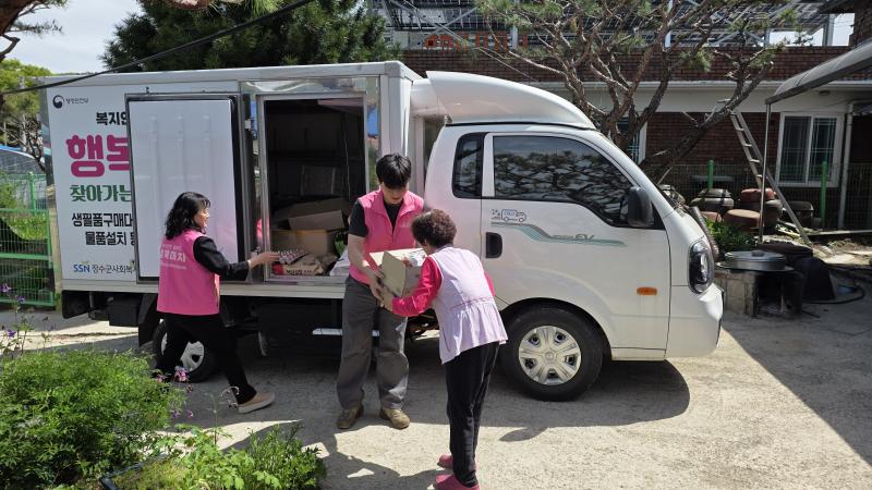 장수군사회복지협,  행복마차로 어르신 장보기 도움