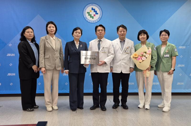 국민건강보험공단 광주전라제주지역본부, ‘간호·간병통합서비스 우수기관’ 현판 수여