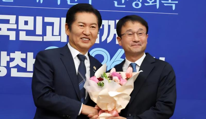한병도, 민주당 첫 ‘원내대표 연임’…단독 출마 과반 득표로 재신임