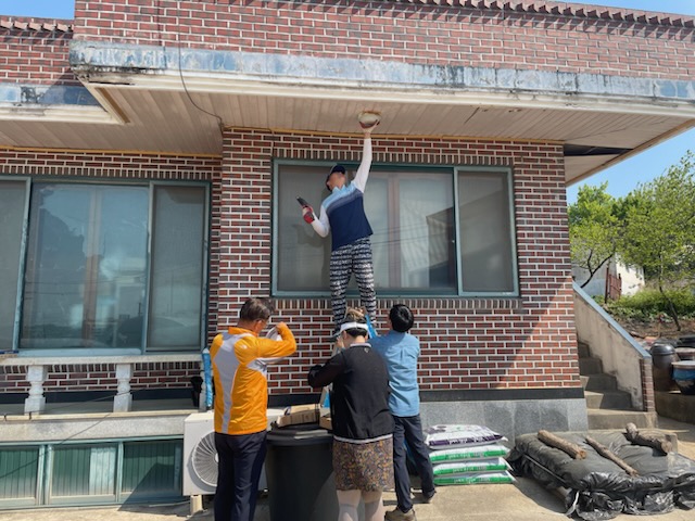고창 무장면 귀농귀촌 재능기부단, 노후 전등 교체 봉사