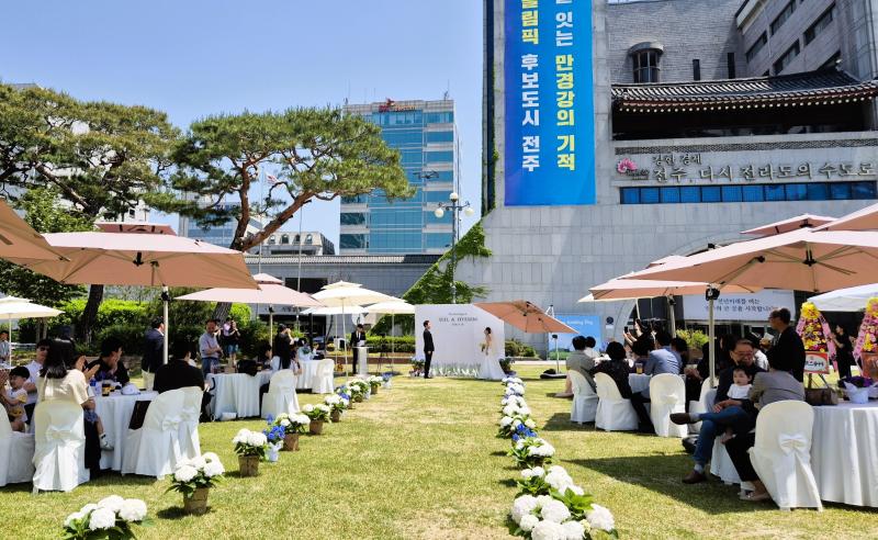 전주시청 앞마당, 청년 부부 예식 공간으로
