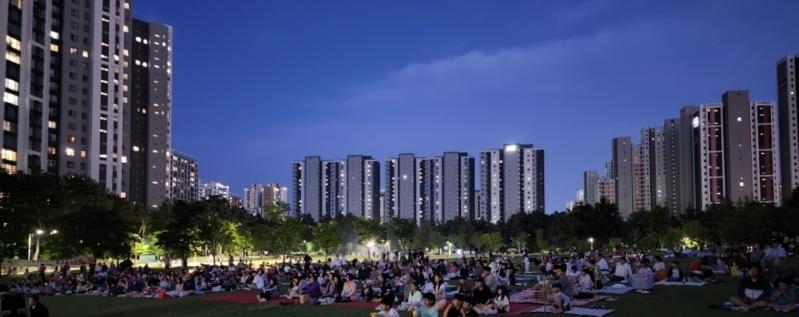 전주 에코시티에서 반려견과 영화가 하나 되다