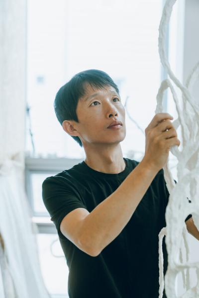 전통 한국화 경계 확장·닥종이 입체 작업 빛나다
