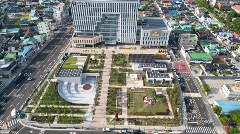 익산시청 앞마당, '초록빛 도시숲'…시민 쉼터 변신