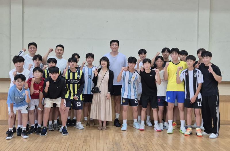  익산 출신 프로농구 선수 박진철, 모교 찾아 재능기부