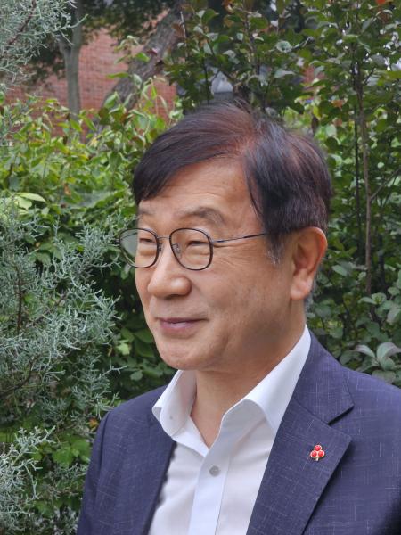 여의도에서 만난사람-인터뷰-신간 시집 '사람의 무게는 향으로 잰다' 출간한 한명규 JTV 부회장