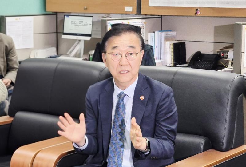 김윤덕 