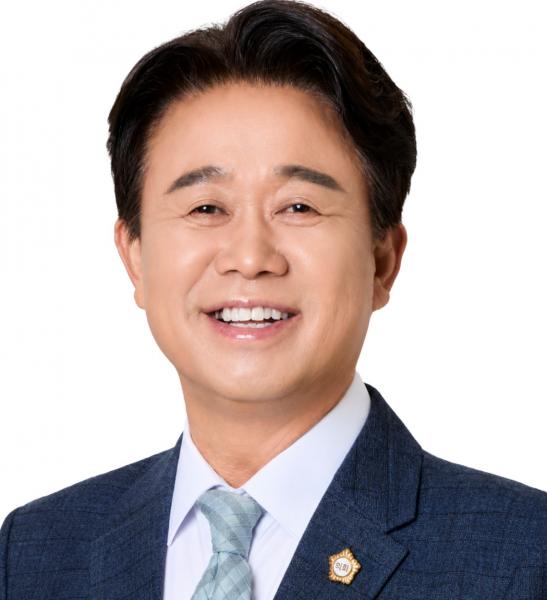 익산시의회 한창훈 의원, 황등면 벼 수확에 일손 보태며 농가 소통 행보