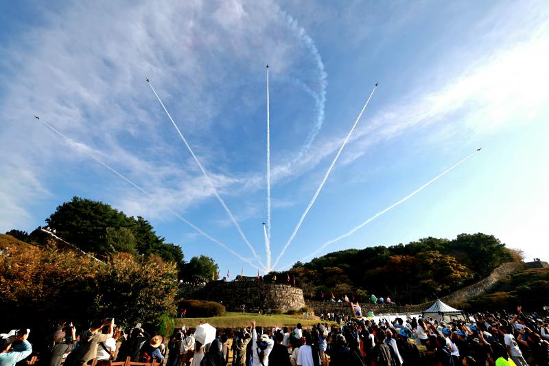 고창모양성제 축제 열기 절정, KBS 전국노래자랑 녹화와 함께 블랙이글스 에어쇼에 구름 인파