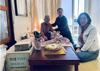 고창 상하면, 어르신 생신 축하 떡케이크 전달