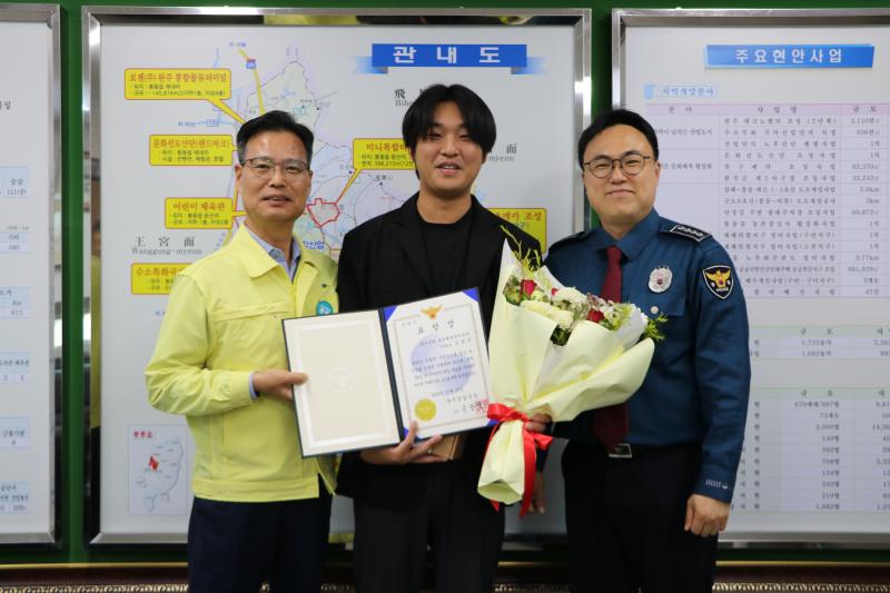 완주경찰서, ‘범죄예방 인프라 확충 기여’ 봉동읍 공무원에 표창 수여
