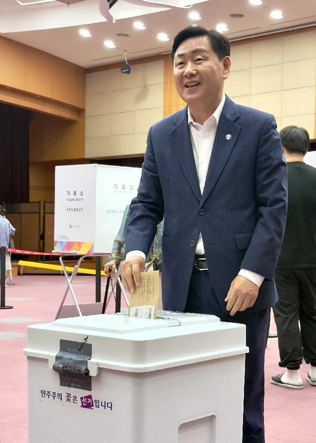 한표행사하는 김관영 지사