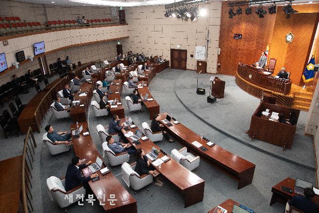 군산시의회 정례회 폐회…조경 부실·체육시설 운영·지역개발 등 주요 현안 쏟아내  