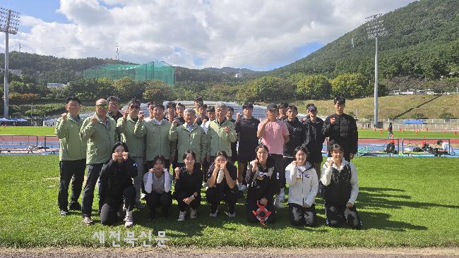 소재철 전북육상연맹 회장, 전국체전 선수단 응원 