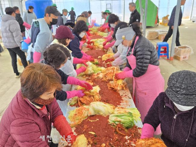 남원 운봉농협, 김장 나눔으로 취약계층 지원 