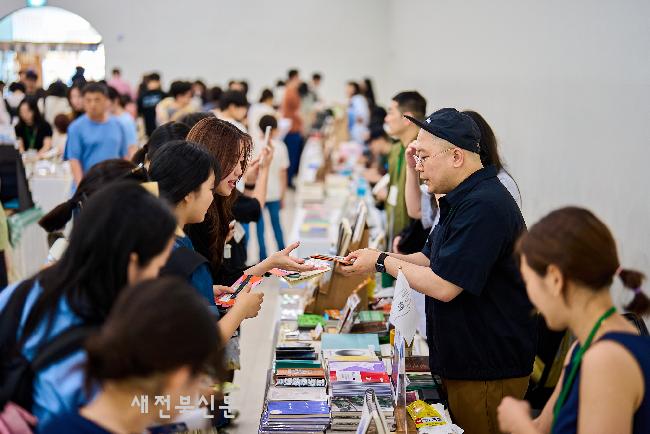 ‘책으로 연결, 배움으로 확장’ 