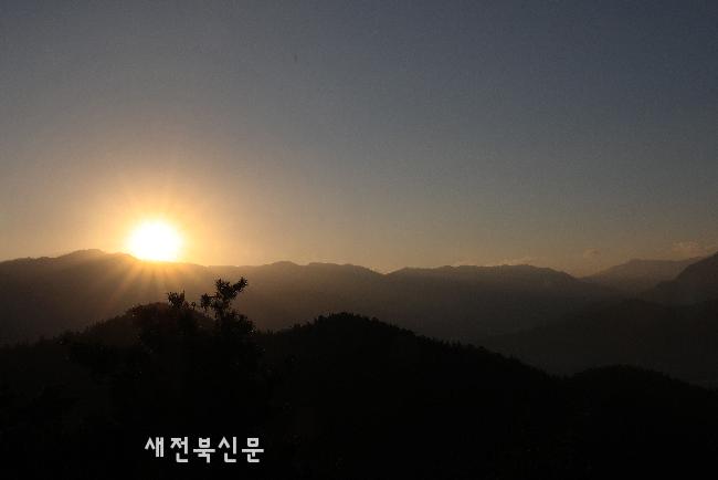 무주군 새해 첫날 향로산 해맞이 