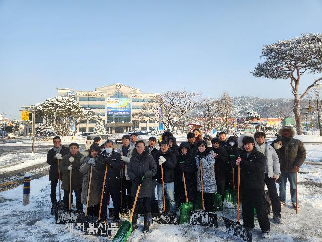 고창군, 전 직원 제설작업으로 시무식 대체