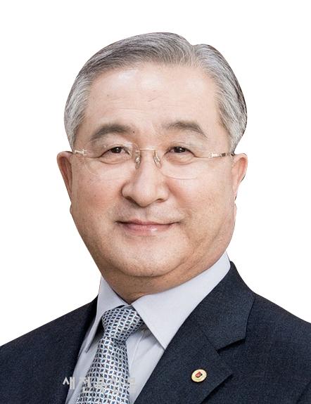 [경제와 미래]번데기화 된 정치, 번데기화 된 경제